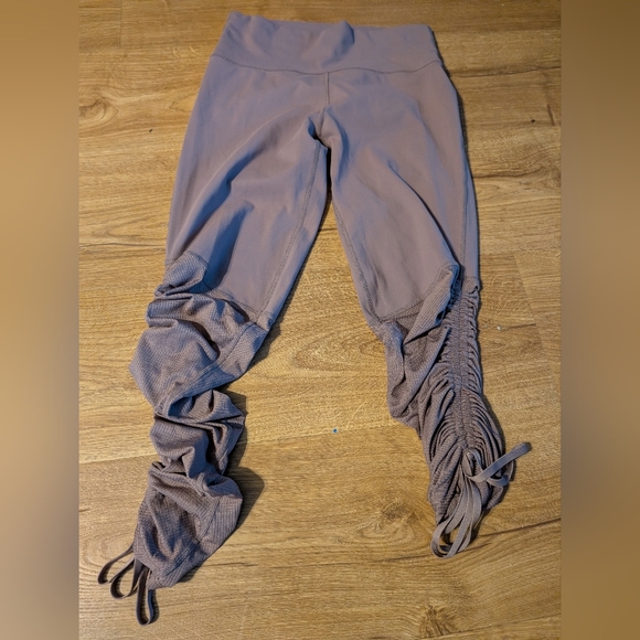 Fabletics Cashel Ruched Leggings‎ - Picture 1 of 3